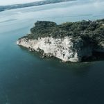 Vista panoramica dell'Isola Bisentina sul Lago di Bolsena legata al mito del Regno di Agharti