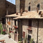 radiotusciaevents.com La presentazione del libro L'incanto. Un incontro di prospettive sarà accompagnata e seguita dall’esibizione della band “Tre Pazzi Avanti”