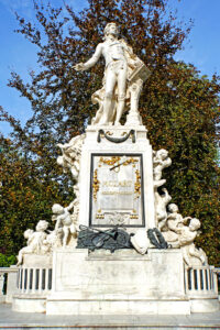 radiotusciaevents.com Statua di Wolfgang Amadeus Mozart
