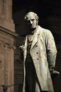 radiotusciaevents.com Statua di Alessandro Manzoni