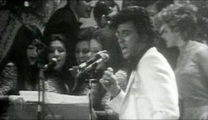Little Tony mentre canta