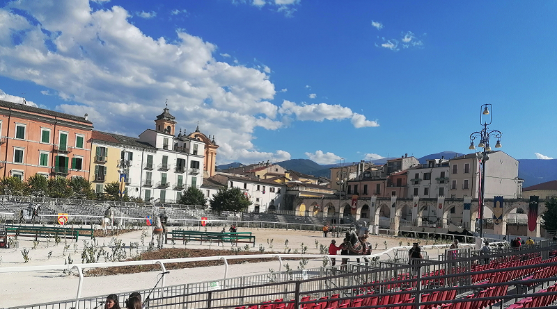 radiotusciaevents.com la Giostra Cavalleresca rivive grazie a valorosi fantini che gareggiano in onore della Regina Giovanna D'Aragona alla quale è dedicato questo affascinante evento