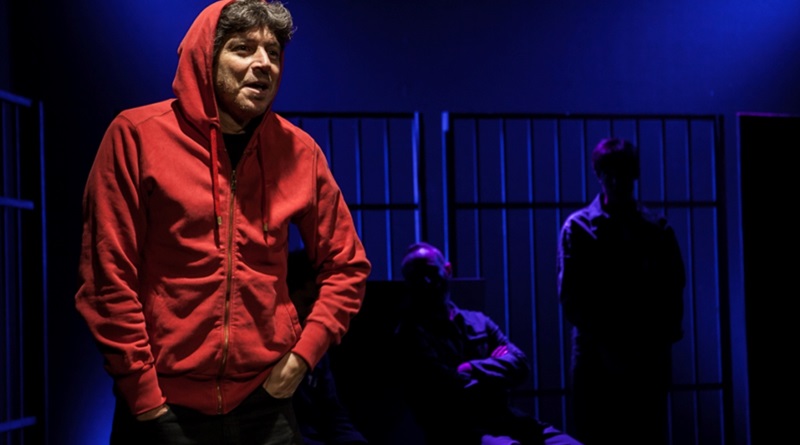 Fondatore del Teatro 7, Michele La Ginestra è in scena con lo spettacolo M'accompagno da me al Teatro Golden fino al  26 novembre.