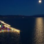 radiotusciaevents.com albero di Natale più grande del mondo costruito sull’acqua pronto ancora una volta ad accendersi e stupire migliaia di visitatori.