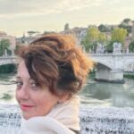 radiotusciaevents.com E tu chi sei? di Lillia Bellucci rappresenta un viaggio introspettivo che invita il lettore a interrogarsi sulle proprie radici,