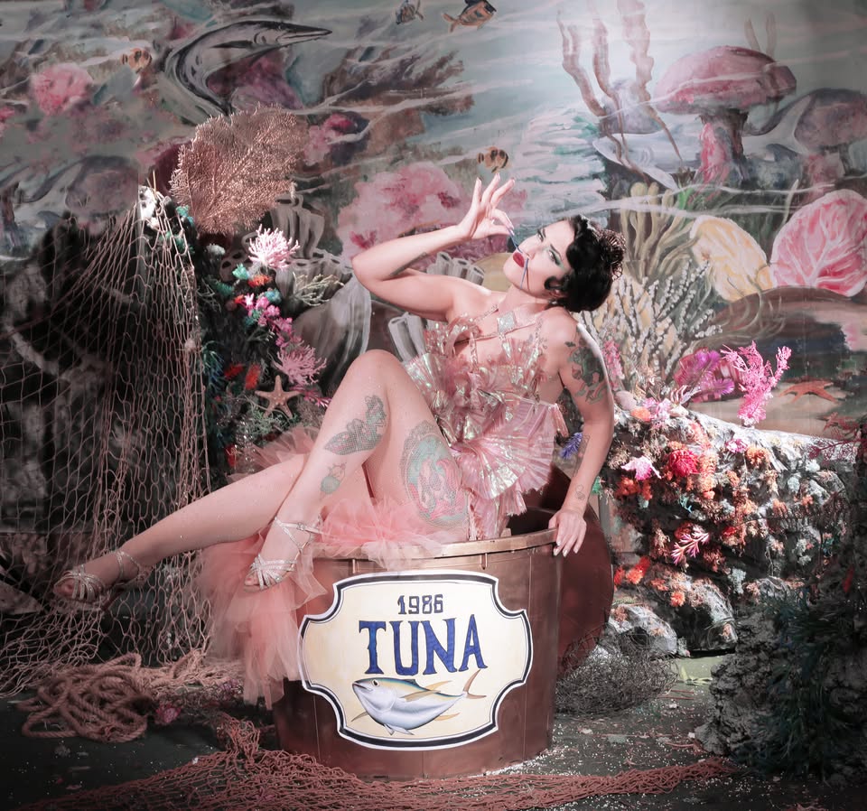 radiotusciaevents.com La Chez Blanche Burlesque Academy (Info giulia.nuit.blanche@gmail.com) nasce dalle ceneri della Silk Ribbon Burlesque Academy