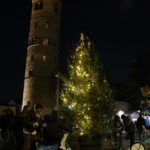 radiotusciaevents.com Tutti vogliono dare il proprio contributo per tenere accese le luci dell'albero, anche perché ci si scalda pedalando.