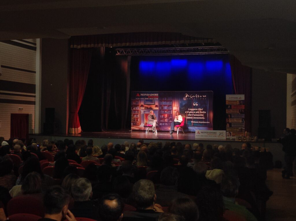 Tutto esaurito al Teatro Artemisio-Volonté per la presentazione del libro di Francesca Fagnani, "Mala. Roma criminale", edito da SEM.