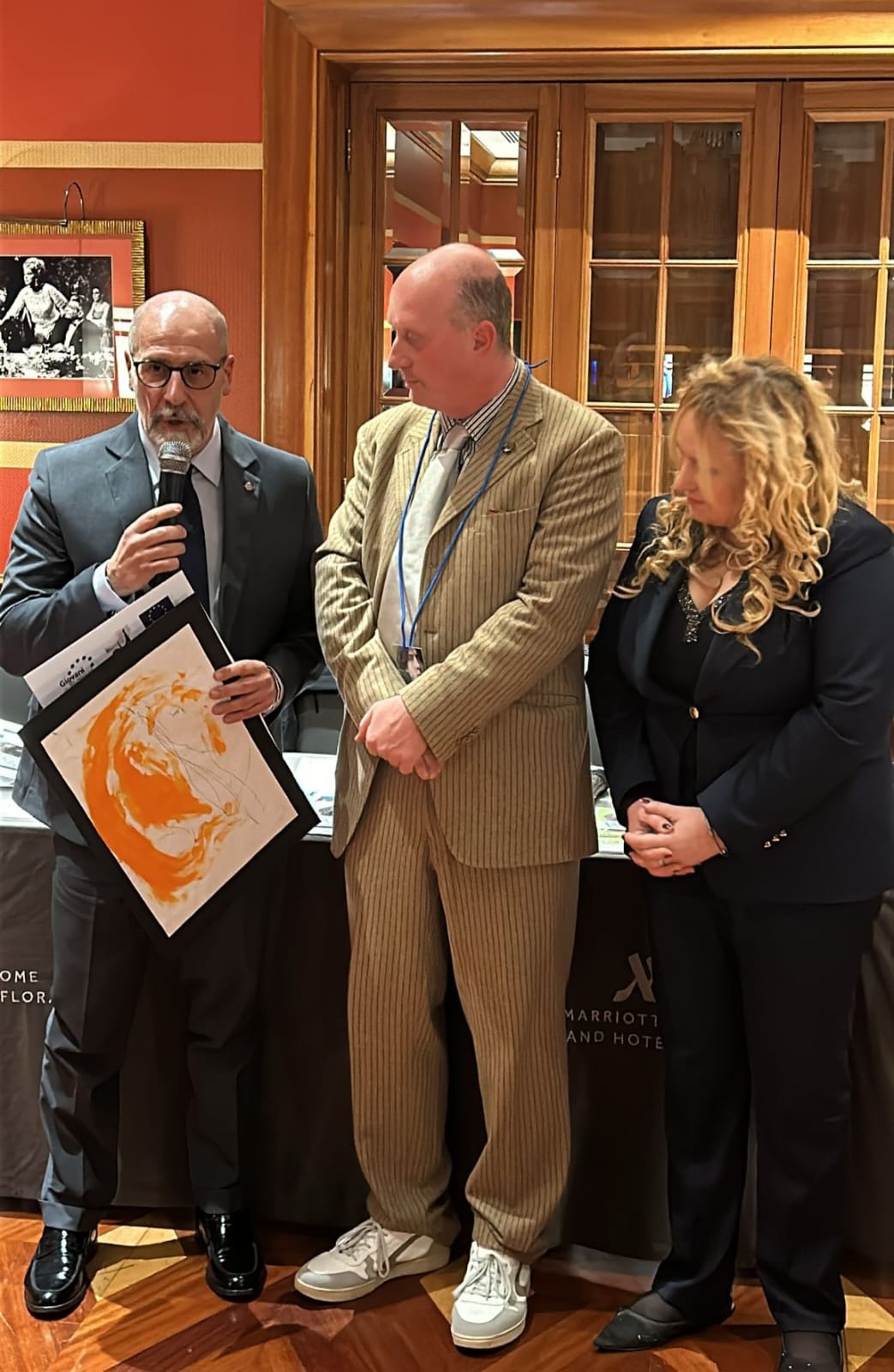 radiotusciaevents.com Premio letterario internazionale Oscar Wilde viene assegnato a personalità che si sono particolarmente distinte nel campo della letteratura.