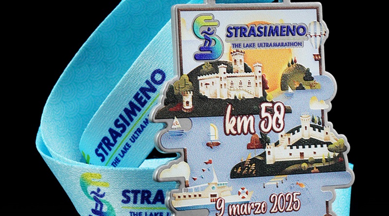 radiotusciaevents.com Le maglie della Strasimeno 2025 – spiega Giovanni Farano, presidente di Filippide e del Comitato Organizzatore – non sono mai state semplici indumenti: sono un simbolo