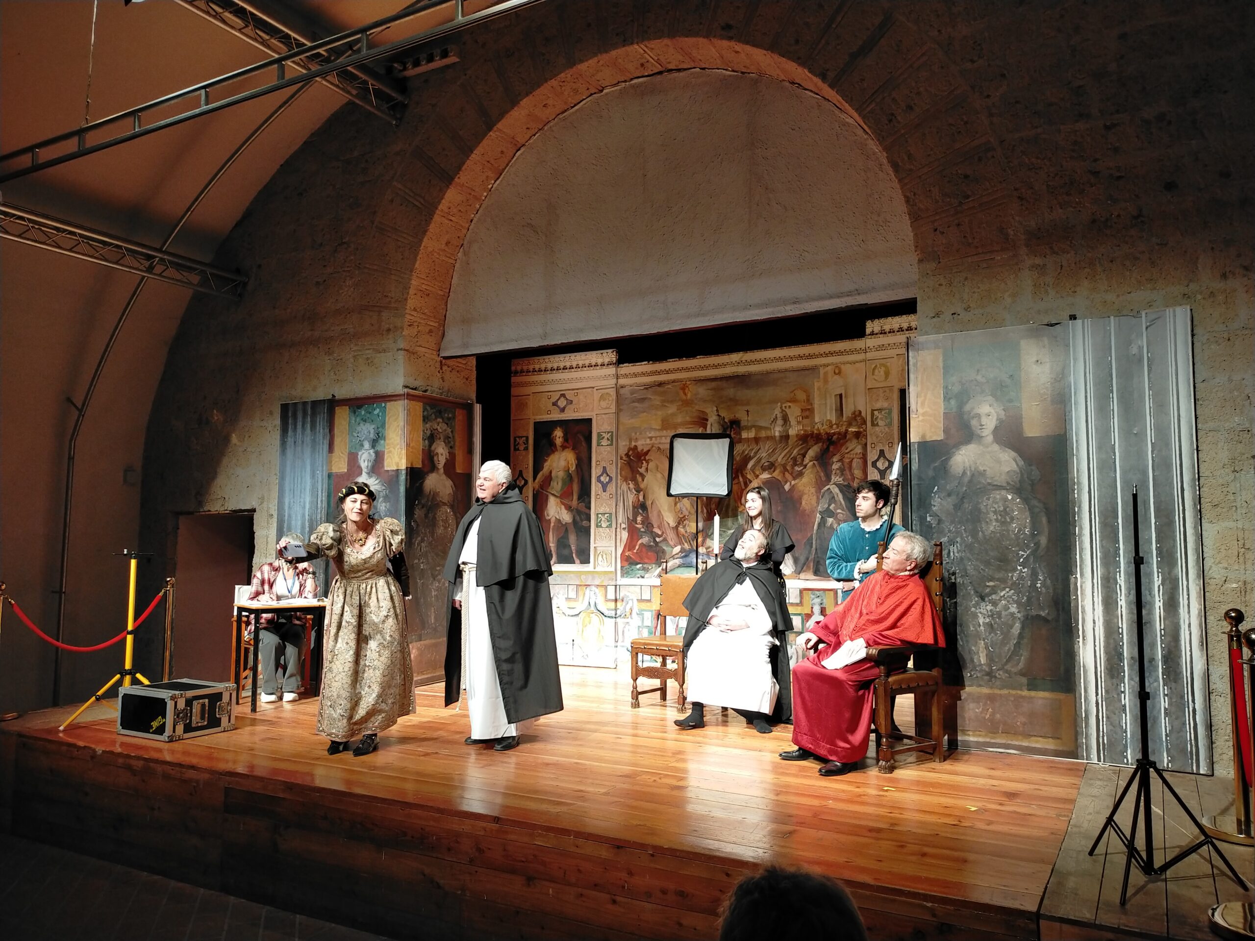 radiotusciaevents.com “anno nuovo, commedia nuova”, messa in scena dalla celeberrima compagnia teatrale “Quelli del Martedì”, al Teatro Scuderie Farnese