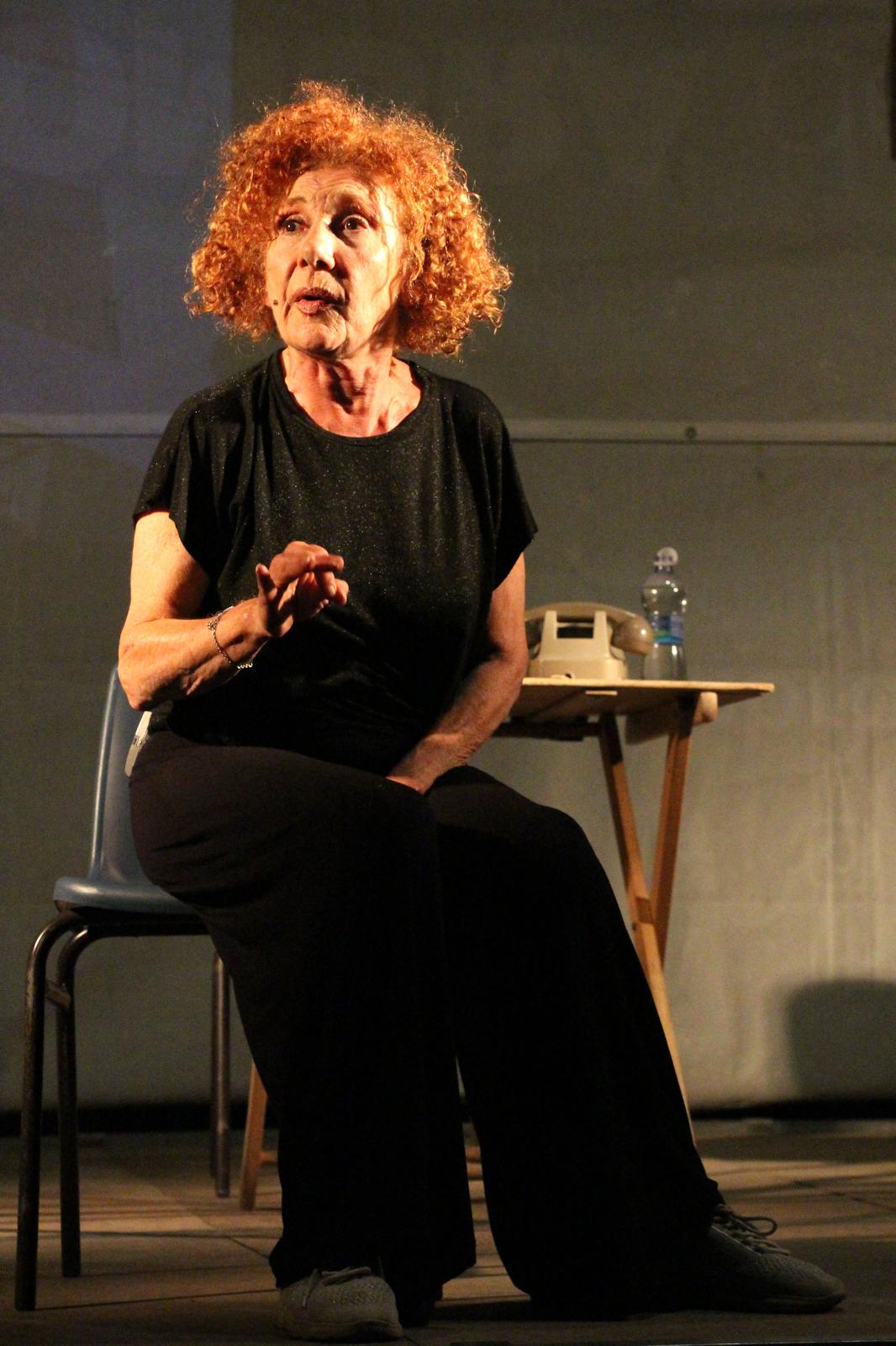 Cinzia Leone in Mamma sei sempre nei miei pensieri, spostati!