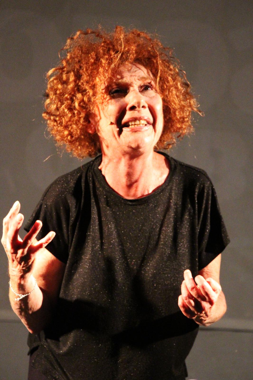 Cinzia Leone in Mamma sei sempre nei miei pensieri, spostati!