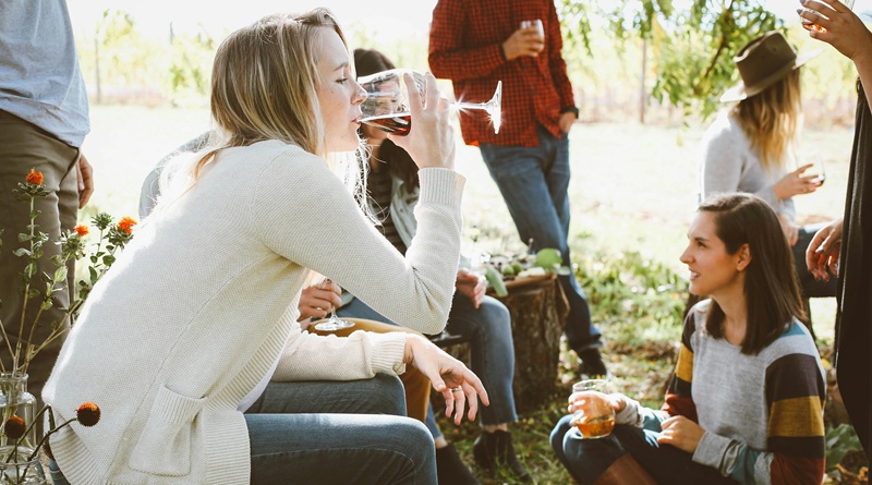 All Around sostiene l'Associazione Nazionale Le Donne del Vino, che si occupa di diffondere cultura e conoscenza del vino