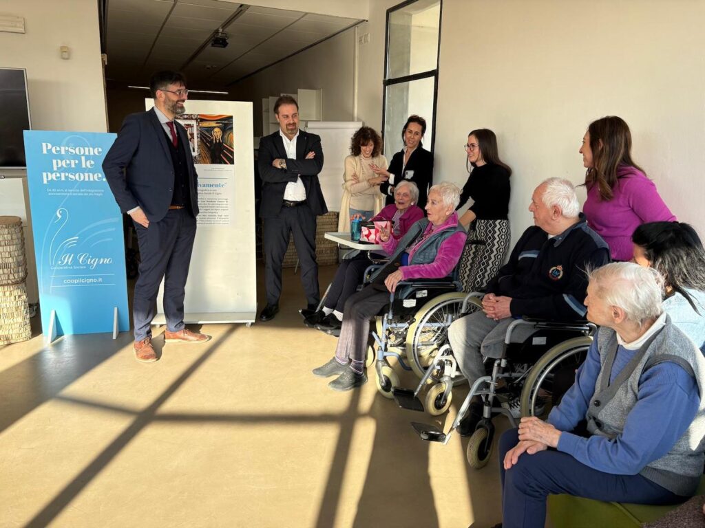 radiotusciaevents.com "Creativamente" la mostra fotografica delle Case Residenze Anziani del Il Cigno Cooperativa Sociale