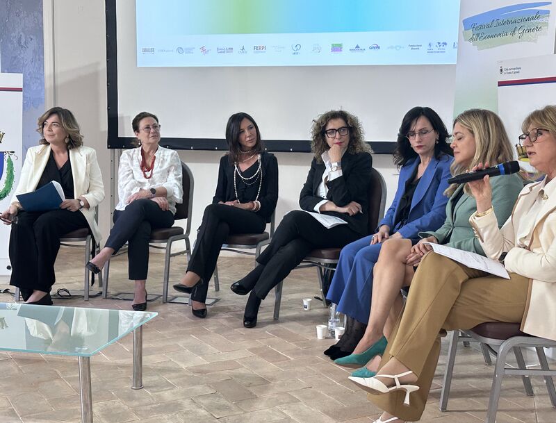 radiotusciaevents.com Il Festival ha voluto dare voce al "backstage" della leadership femminile, riconoscendo che ogni percorso di successo