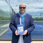 radiotusciaevents.com Profondo Azzurro, ha un taglio decisamente diverso dai suoi precedenti libri, perché varca i confini della Tuscia