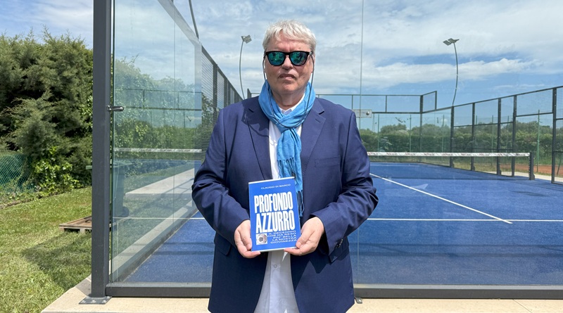 radiotusciaevents.com Profondo Azzurro, ha un taglio decisamente diverso dai suoi precedenti libri, perché varca i confini della Tuscia