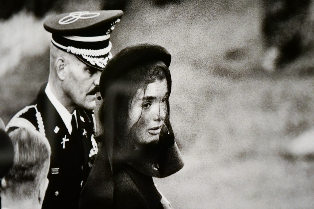 Elliott Erwitt. Icons