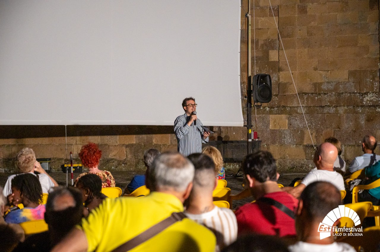 radiotusciaevents.com Est Film Festival farà da lancio alla stagione di proiezioni in riva al lago del Follia, che continuerà poi ogni giovedì