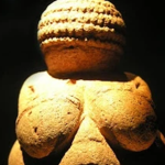 radiotusciaevents.com L’archeologia di genere nasce per offrire una visione più equilibrata del passato, superando il punto di vista maschile che dominava l’archeologia.