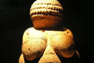 radiotusciaevents.com L’archeologia di genere nasce per offrire una visione più equilibrata del passato, superando il punto di vista maschile che dominava l’archeologia.