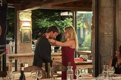 passaggio del collare tra la presidente uscente del Rotary Club sezione di Viterbo, Alexia Paolocci, e il nuovo presidente David Trotti, insieme a quello del Rotaract Viterbo tra Cristina Brizi e Andrea Bonucci.