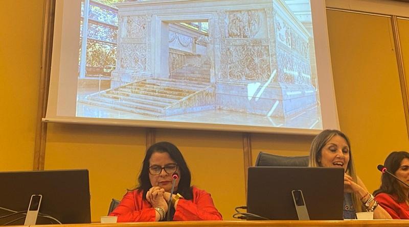 Carla Laura Petruzzelli da Artemisia Gentileschi ai social manager ante litteram, così la cultura spiega l'autonomia femminile