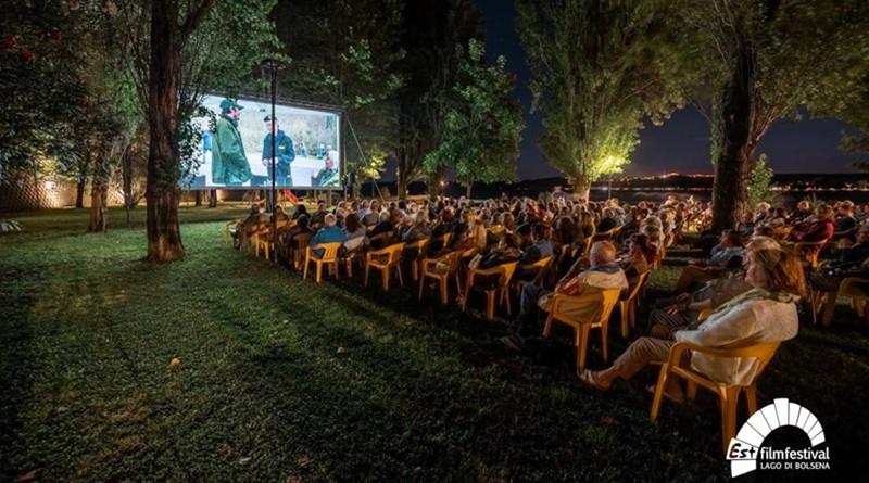 A Bolsena si va al cinema in spiaggia: il "debutto" dell’Est Film Festival tra le onde e i Diamanti di Ozpetek.