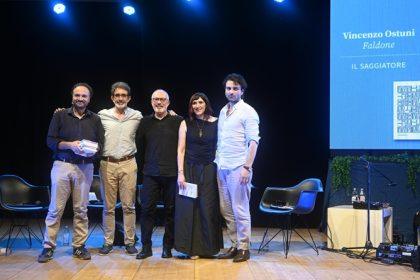 Nota: nella foto dei finalisti manca Carmen Gallo che ha partecipato in video