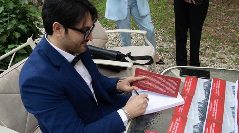 Rosario Dragotta: presenta il suo libro "Sotto il cielo di Sicilia"