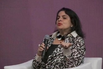 Carla Laura Petruzzelli, che è formatrice, consulente di management e ha creato un metodo veramente interessante per spiegare la leadership e la crescita personale