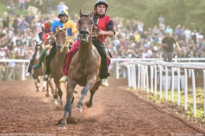 radiotusciaevents.com Palio delle Contrade di Piancastagnaio: Programma e Storia