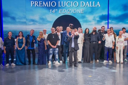 Premio Lucio Dalla, culminata nella serata di finalissima a Roma, ha decretato come vincitore assoluto Angelo Rodà, portando il premio in Calabria, a Bova Marina, con il brano "I segreti di Heka".