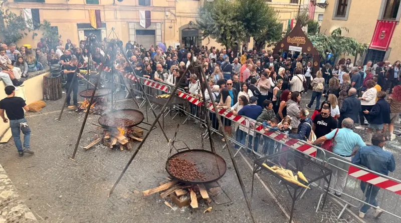 radiotusciaevents.com Giornate della Castagna di Canepina: grande successo per il primo weekend. Si entra nel vivo con il 34° Palio degli Asini, musica e spettacoli