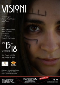 radiotusciaevents.com Dal 15 al 18 Ottobre 2026
VISIONI
Scritto e diretto da: Maria Letizia Chezza e Luca Falleri
con: Maria Letizia Chezza, Dalila Di Palma, Luca Falleri,
Pasquale Martinazzo, Irene Macuz
Una Produzione: Storie di Piazza