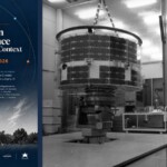 radiotusciaevents.com Alberto Egidi accanto al satellite Helios in laboratorio, testimonianza storica della ricerca spaziale italiana.