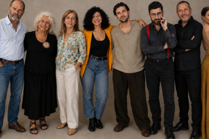 VOYEURS di Luigi Amendola Regia e drammaturgia musicale MAURO TOSCANELLI con Fabio Fantozzi, Masaria Colucci, Francesco Perinelli, Titti Cerrone, Massimo Napoli, Adriano D'Amico, Roberta Bobbi e Valentina Rancini