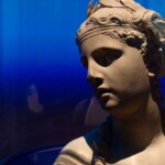 Statua femminile dell'antichità classica per l'articolo sulla mostra Saffo al Palatino di Roma.